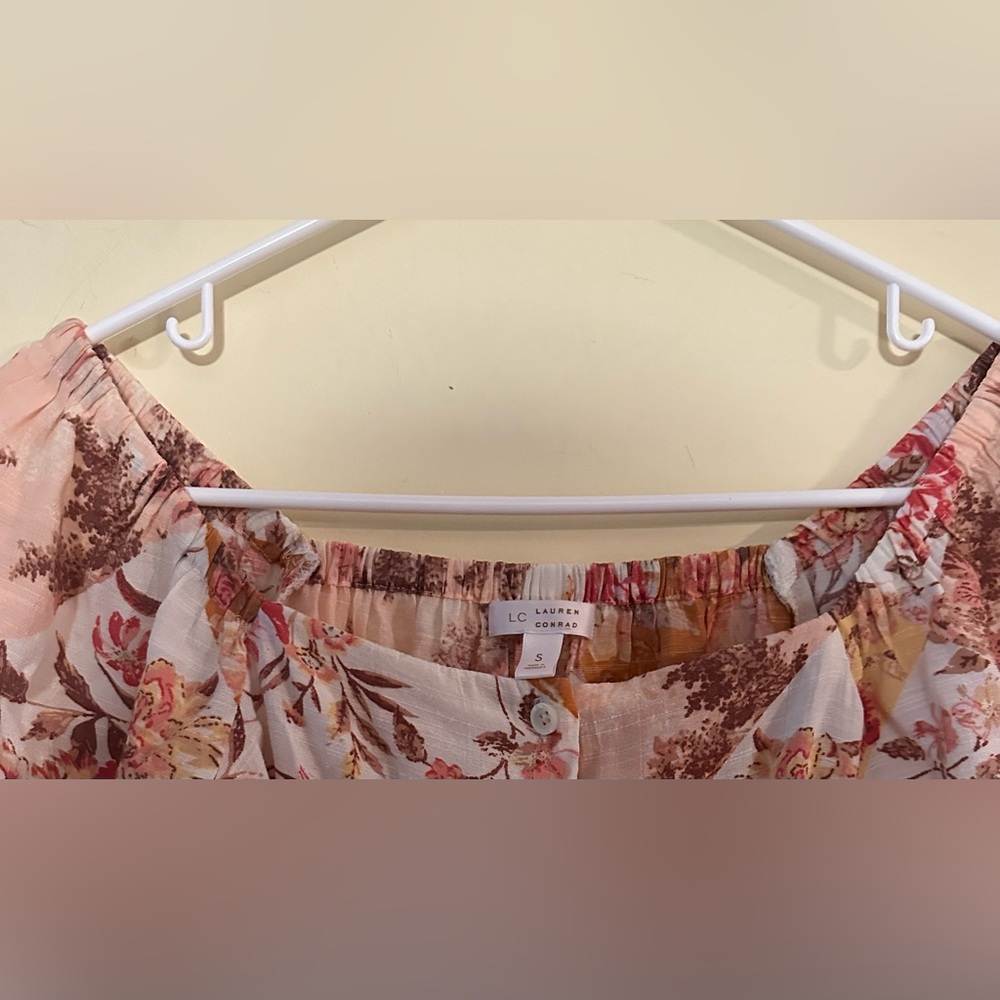 LAUREN CONRAD size SMALL cream with floral print buttoned up short sleeved top - Picture 3 of 7